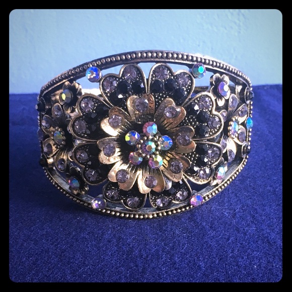 Jewelry - Vintage style fashion bracelet 💗